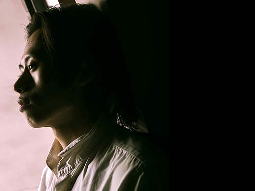 就算时间都停摆就算生命像尘埃,我们也许反而更相信爱