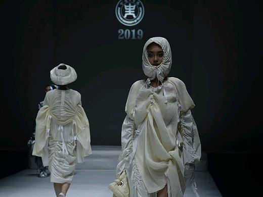 走秀（个人主页-ZMzgyMDcyNzY=） - 时尚/艺术摄影 - 站酷设计师一颗毛桃丶原创素材 - 站酷ZCOOL