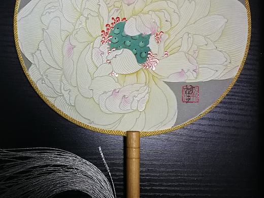 工笔荷花扇子