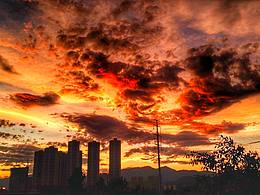 天空着火了怎么办？在线等！急急急！