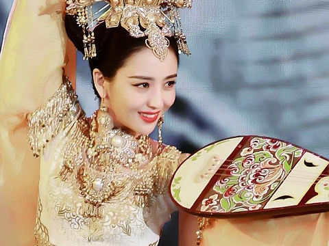 丫丫 无论哪种装束都美爆了