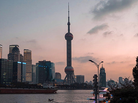 上海北外滩视角的东方明珠