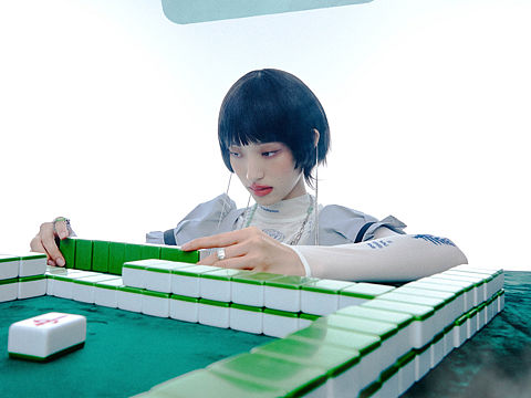 摄影/YIWAEYE美瞳麻将系列