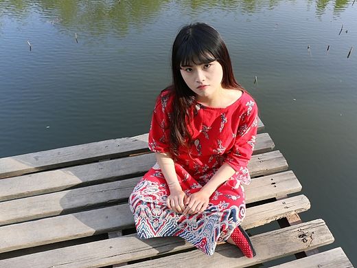 她，开心？