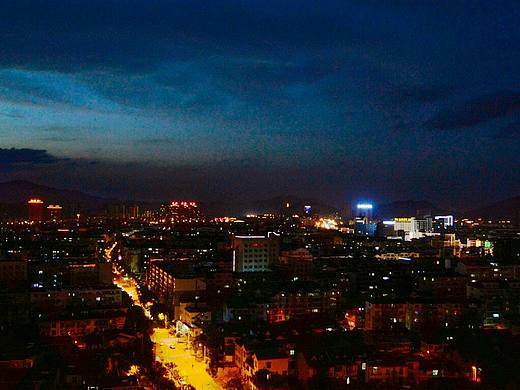 小城市风光,手机拍摄。