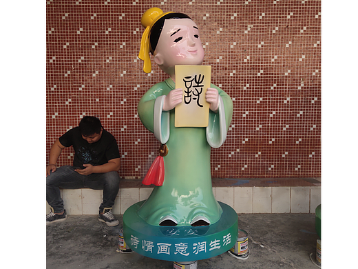 校园吉祥物人偶玻璃钢雕塑定制立体IP形象卡通公仔模型