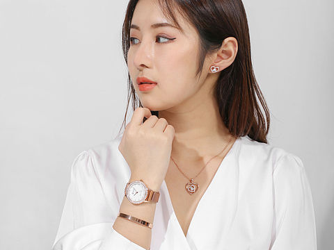 饰品手表人像拍摄（个人主页-ZNDgyNTM4ODA=） - 人像摄影 - 站酷设计师Stone_Studio8原创素材 - 站酷ZCOOL