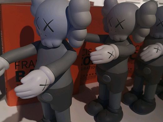 KAWS周边@王府中环店（个人主页-ZMzQ5MjAzMDQ=） - 玩具 - 站酷设计师张梓染Ashley原创素材 - 站酷ZCOOL