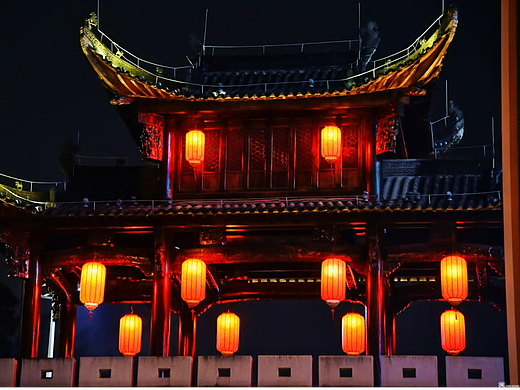 夜游项目如何深入挖掘文化特色城镇