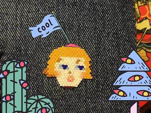 很努力的在练习串珠