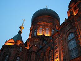 仰望45度角    夜幕下的索菲亞