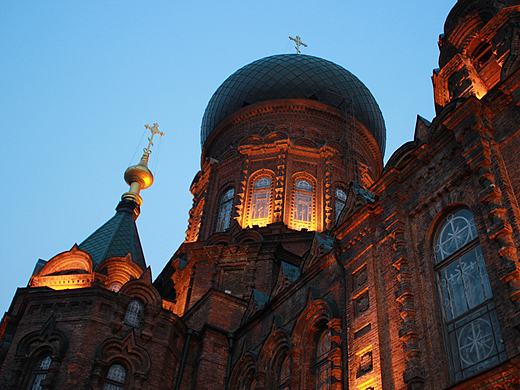 仰望45度角 夜幕下的索菲亚