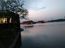 水岸余晖
