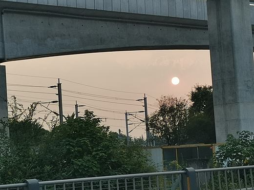 下班路上（个人主页-ZNDMzNDM1Mjg=） - 风光摄影 - 站酷设计师苏打suda呀原创素材 - 站酷ZCOOL