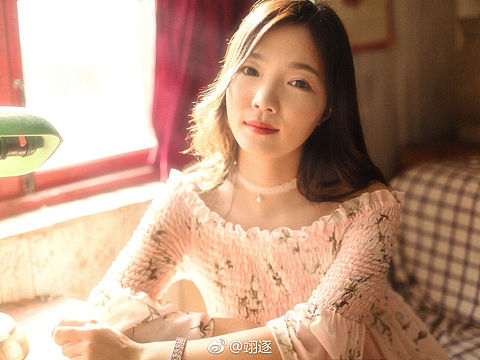 灑在你頭發(fā)上的夕陽，和你。（個(gè)人主頁-ZMjMwNjMwNzI=） - 人像攝影 - 站酷設(shè)計(jì)師放離原創(chuàng)素材 - 站酷ZCOOL