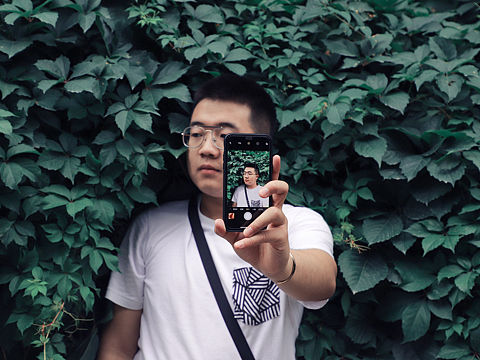 爬山虎与松针（个人主页-ZMzI5MjQwNDA=） - 人像摄影 - 站酷设计师蕤的瞳孔原创素材 - 站酷ZCOOL