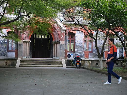 苏州大学街拍人像（个人主页-ZMzEwMzcxMDg=） - 人像摄影 - 站酷设计师凡尘微星原创素材 - 站酷ZCOOL