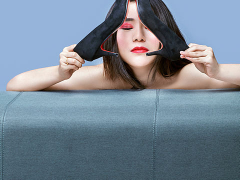 红底高跟鞋（个人主页-ZMjEzMDIwNTY=） - 人像摄影 - 站酷设计师13579air原创素材 - 站酷ZCOOL