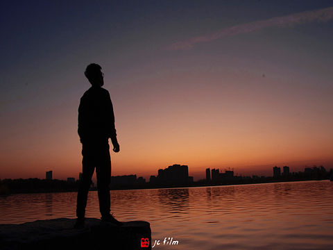 夕阳剪影（个人主页-ZNDEwMzI0NDQ=） - 人像摄影 - 站酷设计师JCLONG_原创素材 - 站酷ZCOOL
