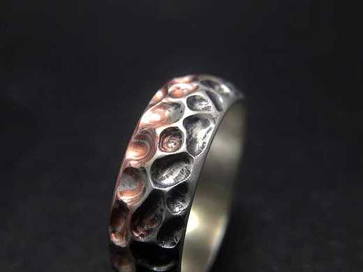 易水癫易水癫聂小钰钰82足金戒指 场景图拍摄【7图】赤道工艺754木纹