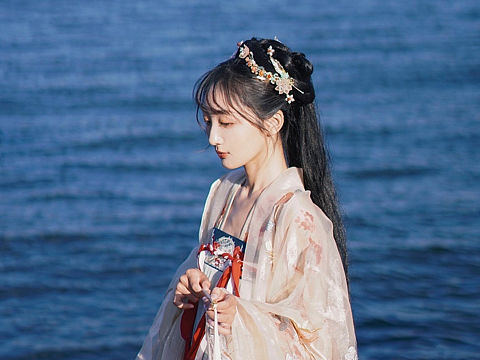 魚光 ｜ 江山風月，本無常主。