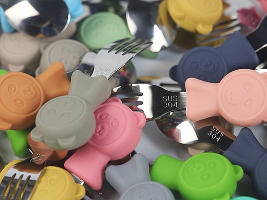 婴儿学食叉勺 | 亚马逊（个人主页-ZNjA4NzUwNjA=） - 电商 - 站酷设计师娴子设计原创素材 - 站酷ZCOOL