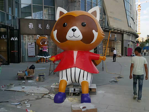 户外广场商场卡通动物轻松熊玻璃钢雕塑美陈落地摆件
