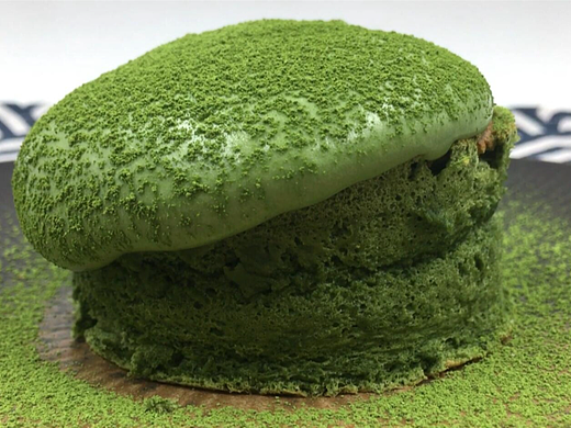 抹茶浓厚松饼，浓郁抹茶味道和松软绵密的口感。