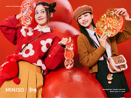 商业形象 | MINISO名创优品 x 奇奇蒂蒂CNY形象片（个人主页-ZNjgxMDY3ODg=） - 时尚/艺术摄影 - 站酷设计师新羽广告NEStudio原创素材 - 站酷ZCOOL