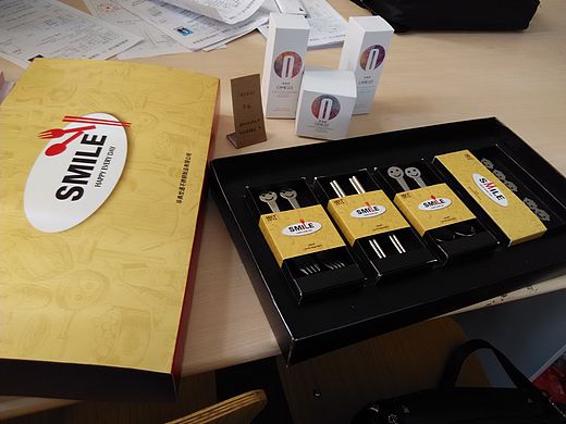 礼品包装---餐具（大学包装课作品）