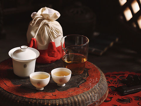 最浓的年味， 不过是一家人围炉喝茶话家常。