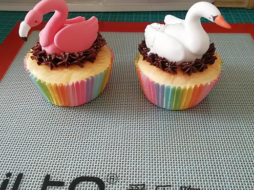 粘土火烈鸟和天鹅蛋糕