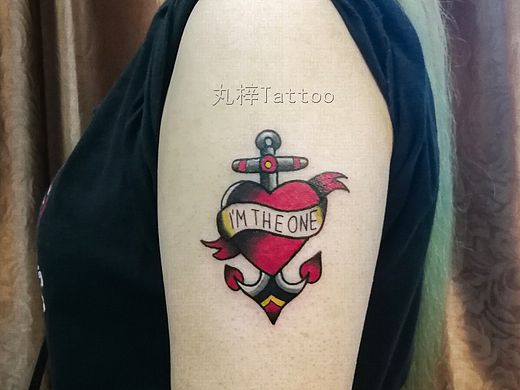 爱心船锚纹身