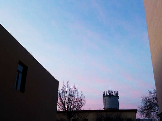 泛着草莓味的内蒙天空