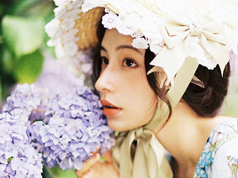 花吃了那女孩