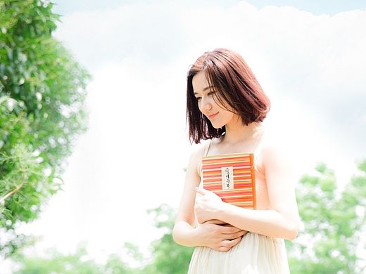 【一个爱笑的女老师】