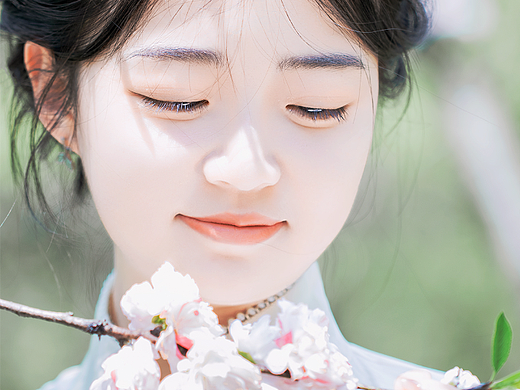 人面不知何处去  桃花依旧笑春风