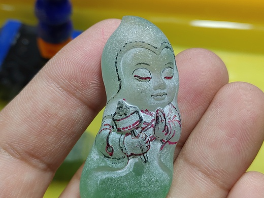 翡翠雕刻作品《转世灵童》