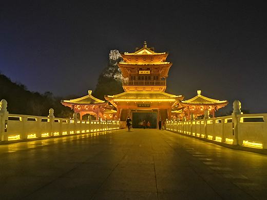 临桂中央公园的夜景