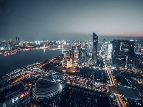 城市夜景牛年大吉