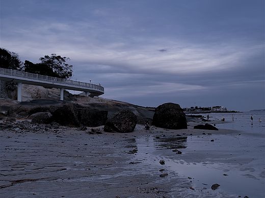 黑云沙滩