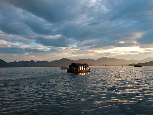 西湖雨后（个人主页-ZMTg1NDU0MDg=） - 风光摄影 - 站酷设计师King1019原创素材 - 站酷ZCOOL