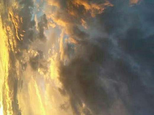 随手拍：The golden sky.