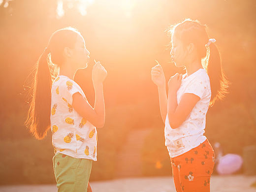 有小闺蜜的童年（个人主页-ZMTY5MDY1Mjg=） - 人像摄影 - 站酷设计师嘎嘎桥原创素材 - 站酷ZCOOL