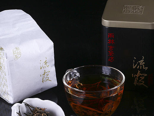 云南勐海古树红茶之新版流霞的新道包装设计分享。昆明茶叶品牌包装设计机构新道设计作品。雨林古茶坊包装
