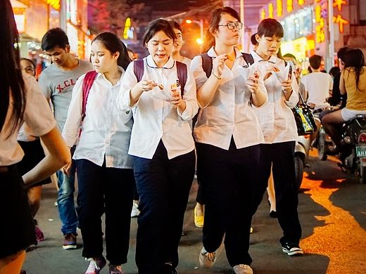 夜袭农院路！（个人主页-ZMTIyMDIwNjA=） - 人文/纪实摄影 - 站酷设计师livefunz原创素材 - 站酷ZCOOL