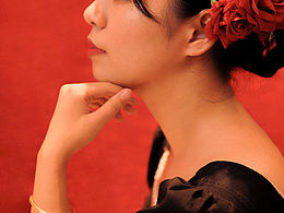 / 与其互为人间 不如自成宇宙