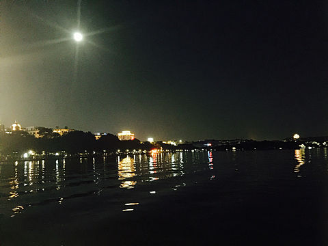 夜西湖（个人主页-ZMTczODIyMDA=） - 风光摄影 - 站酷设计师瓦尔登的船夫原创素材 - 站酷ZCOOL