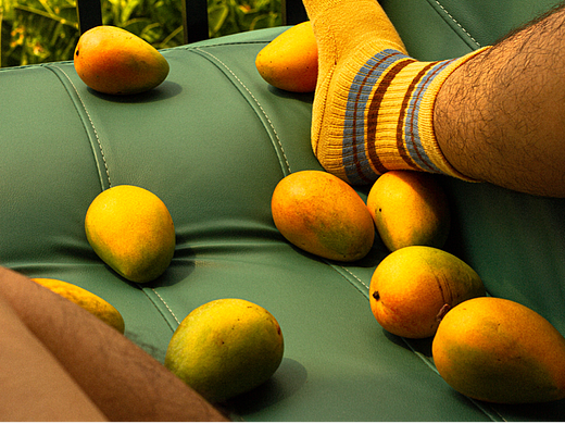 陽(yáng)光下的芒果與腳（個(gè)人主頁(yè)-ZNjYwOTEwNDg=） - 時(shí)尚/藝術(shù)攝影 - 站酷設(shè)計(jì)師德彬原創(chuàng)素材 - 站酷ZCOOL