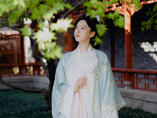 春 明媚